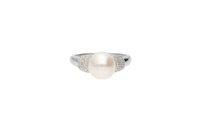 Donnaoro, anello con perla coltivata e diamanti - Asta Preziosi Donnaoro, anello con perla coltivata e diamanti - Asta Preziosi