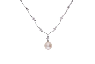 Comete, collier con diamanti e perla coltivata - Asta Preziosi Comete, collier con diamanti e perla coltivata - Asta Preziosi