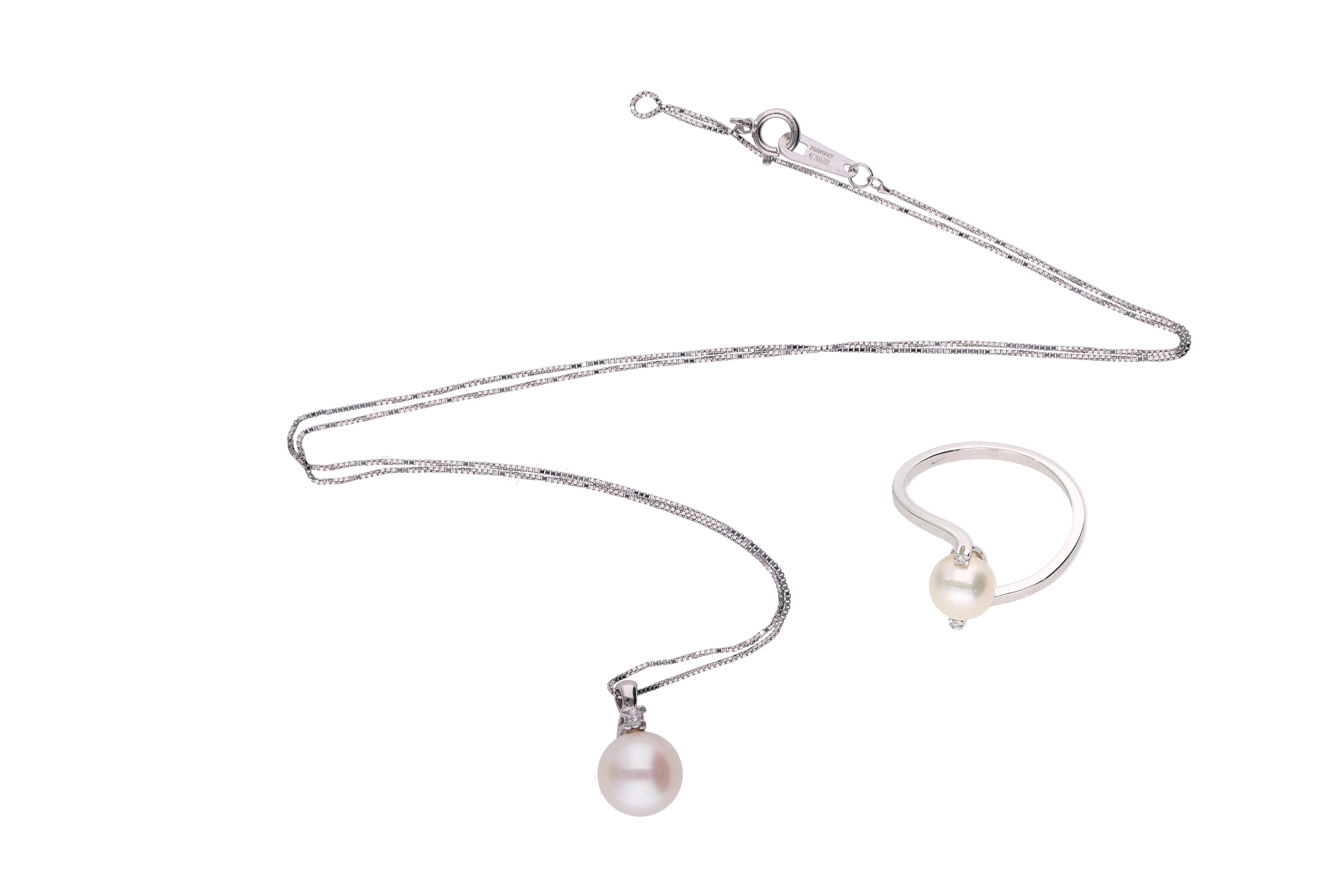 Anello e collier con diamanti e perle coltivate - Asta Preziosi Anello e collier con diamanti e perle coltivate - Asta Preziosi