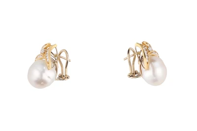 Paio di orecchini con diamanti e perle coltivate - Asta Preziosi