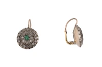 Paio di orecchini con diamanti e smeraldi - Asta Preziosi