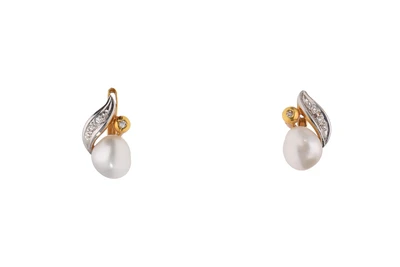 Paio di orecchini con perle coltivate e diamanti - Asta Preziosi