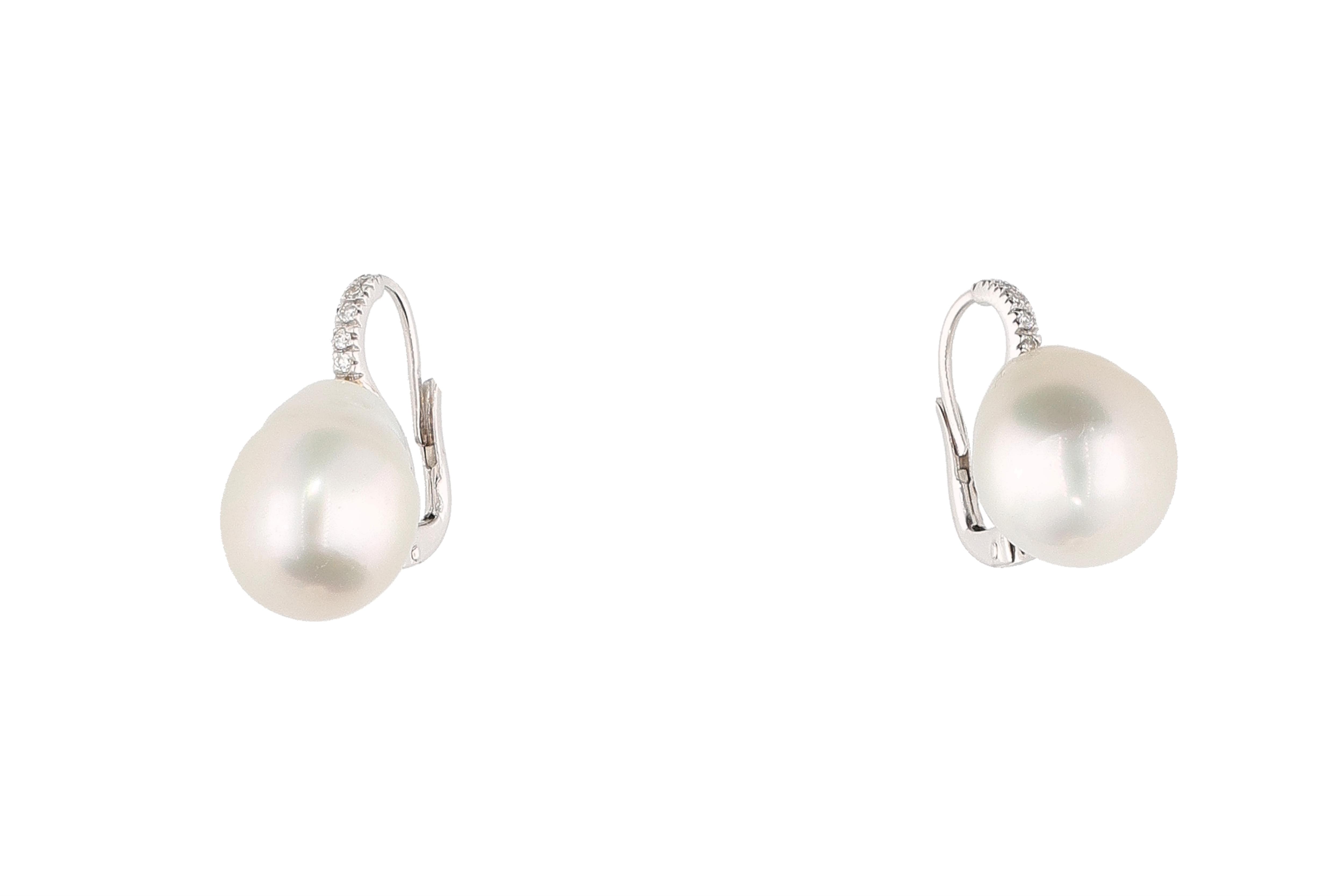 Paio di orecchini con perle coltivate e diamanti - Asta Preziosi