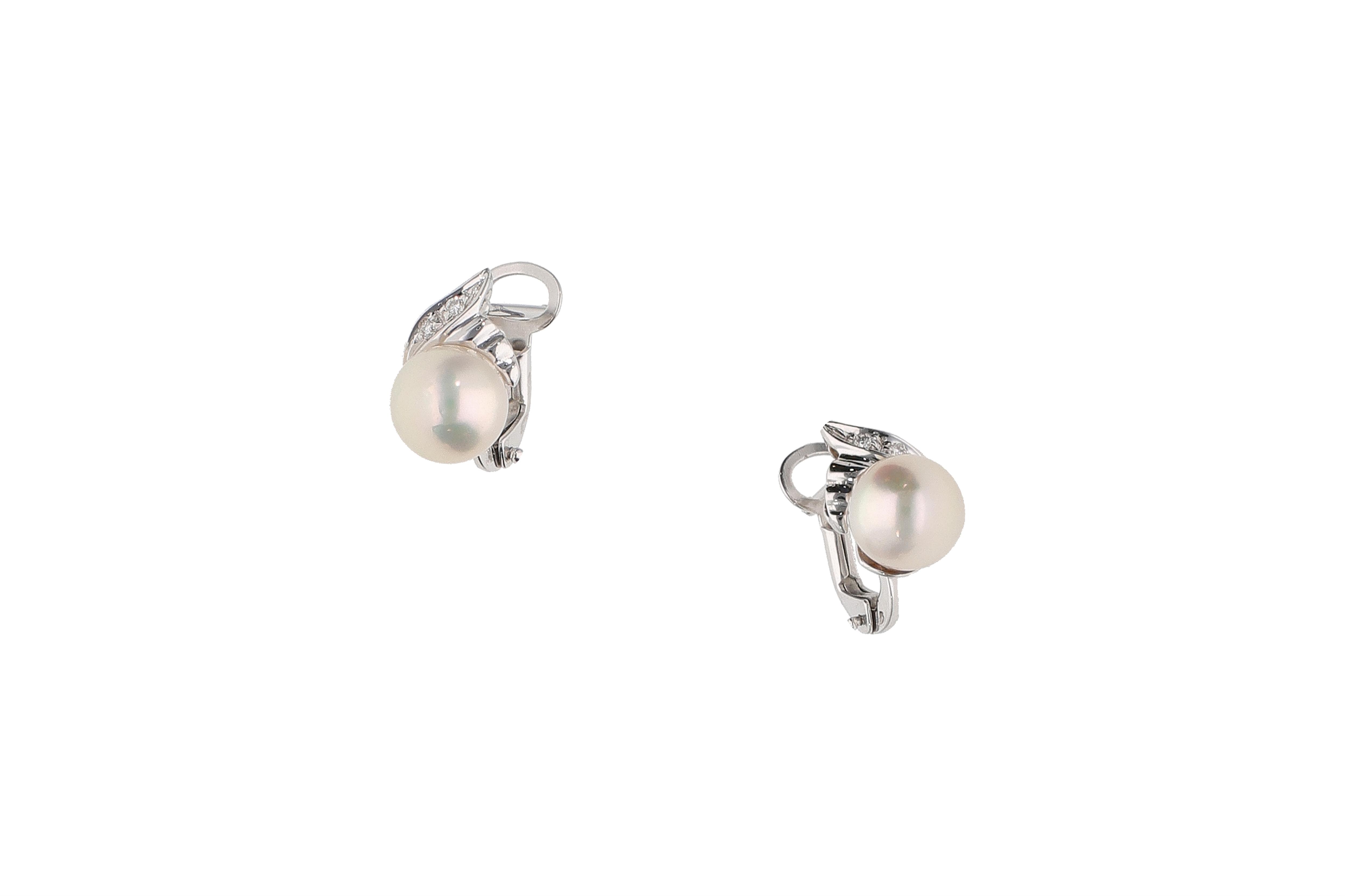 Paio di orecchini con piccoli diamanti e perle coltivate - Asta Preziosi