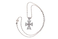 Collana e pendente a forma di croce con diamanti - Asta Preziosi