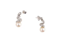 Paio di orecchini pendenti con diamanti e perle coltivate - Asta Preziosi