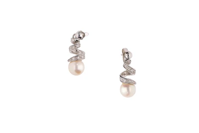 Paio di orecchini pendenti con diamanti e perle coltivate - Asta Preziosi