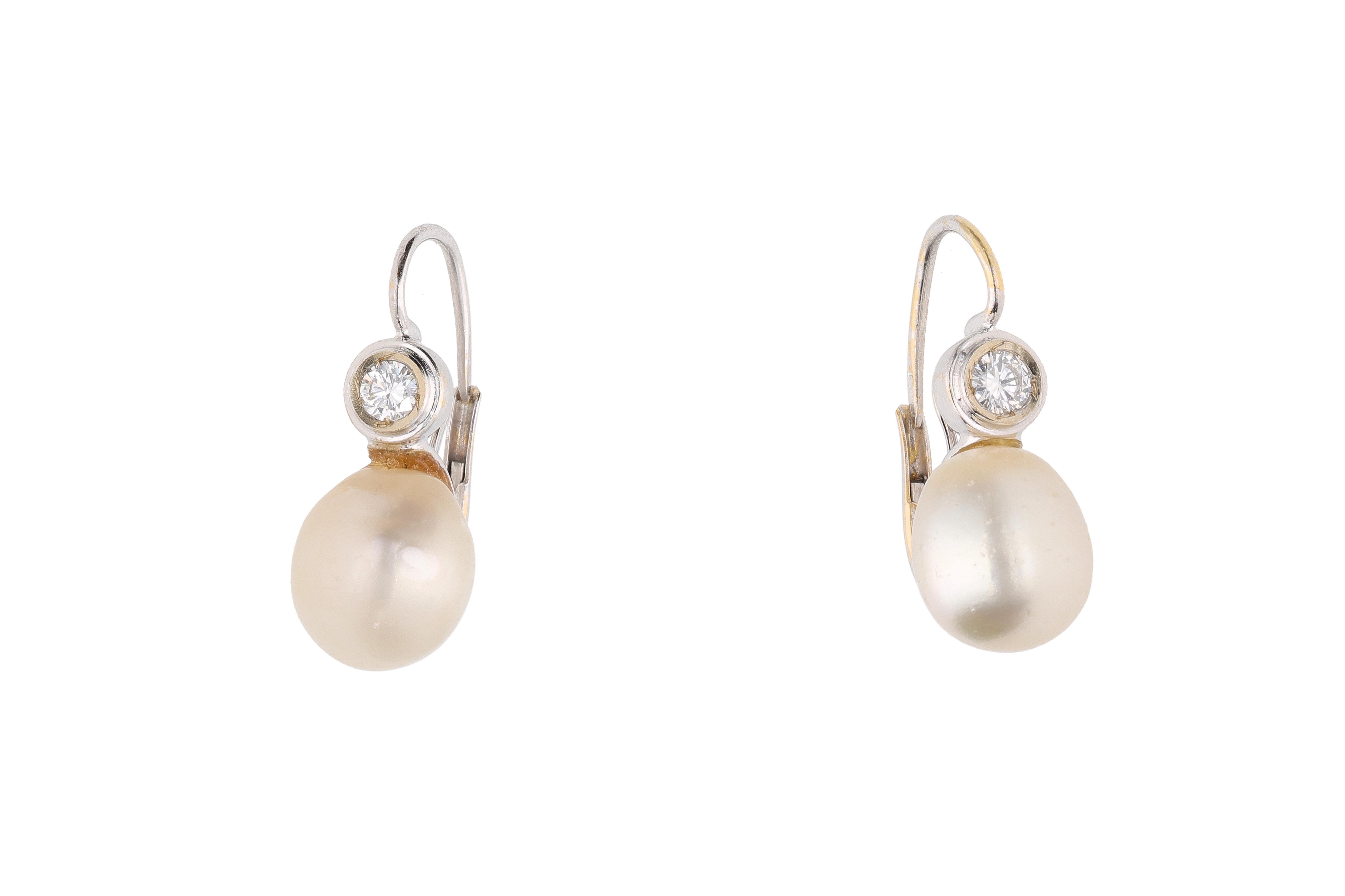 Paio di orecchini con diamanti e perle coltivate - Asta Preziosi