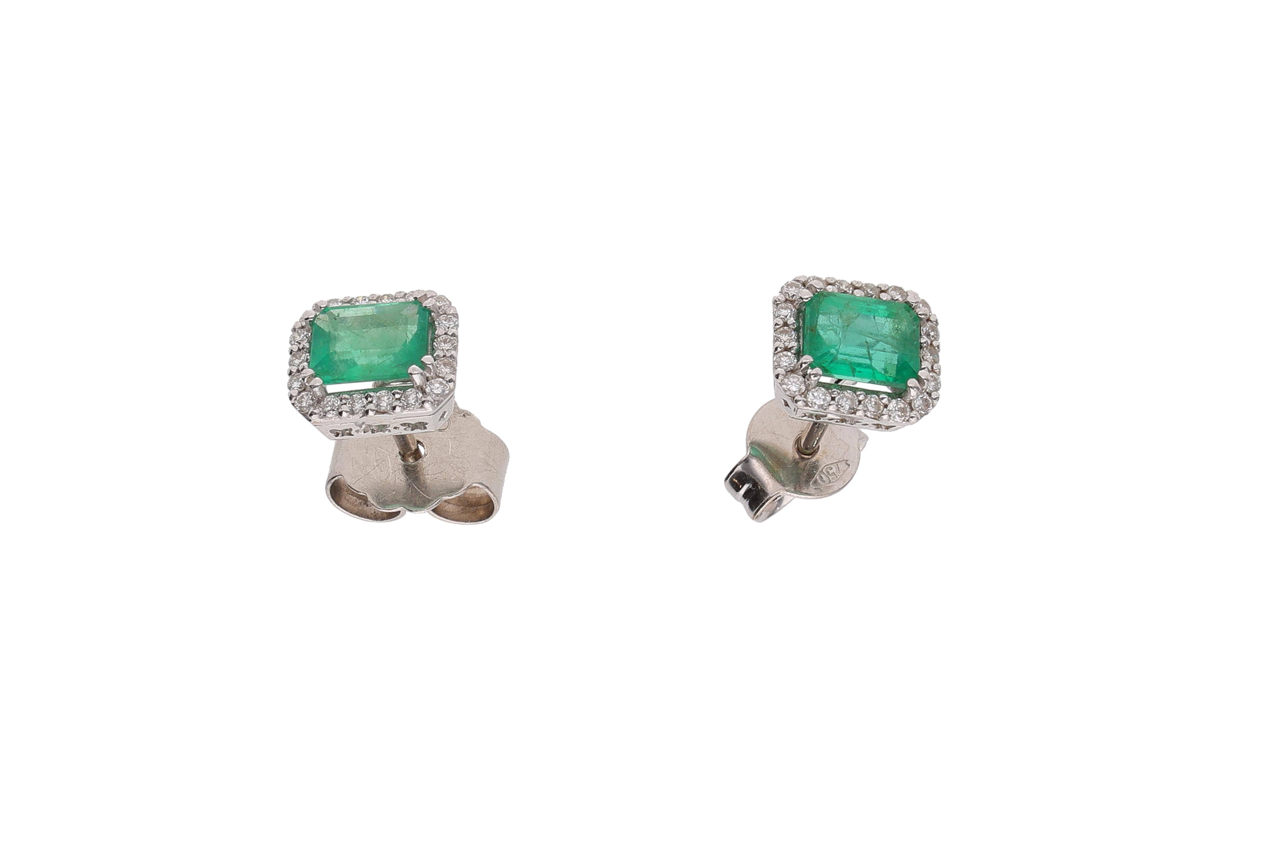 Paio di orecchini con diamanti e smeraldi - Asta Preziosi