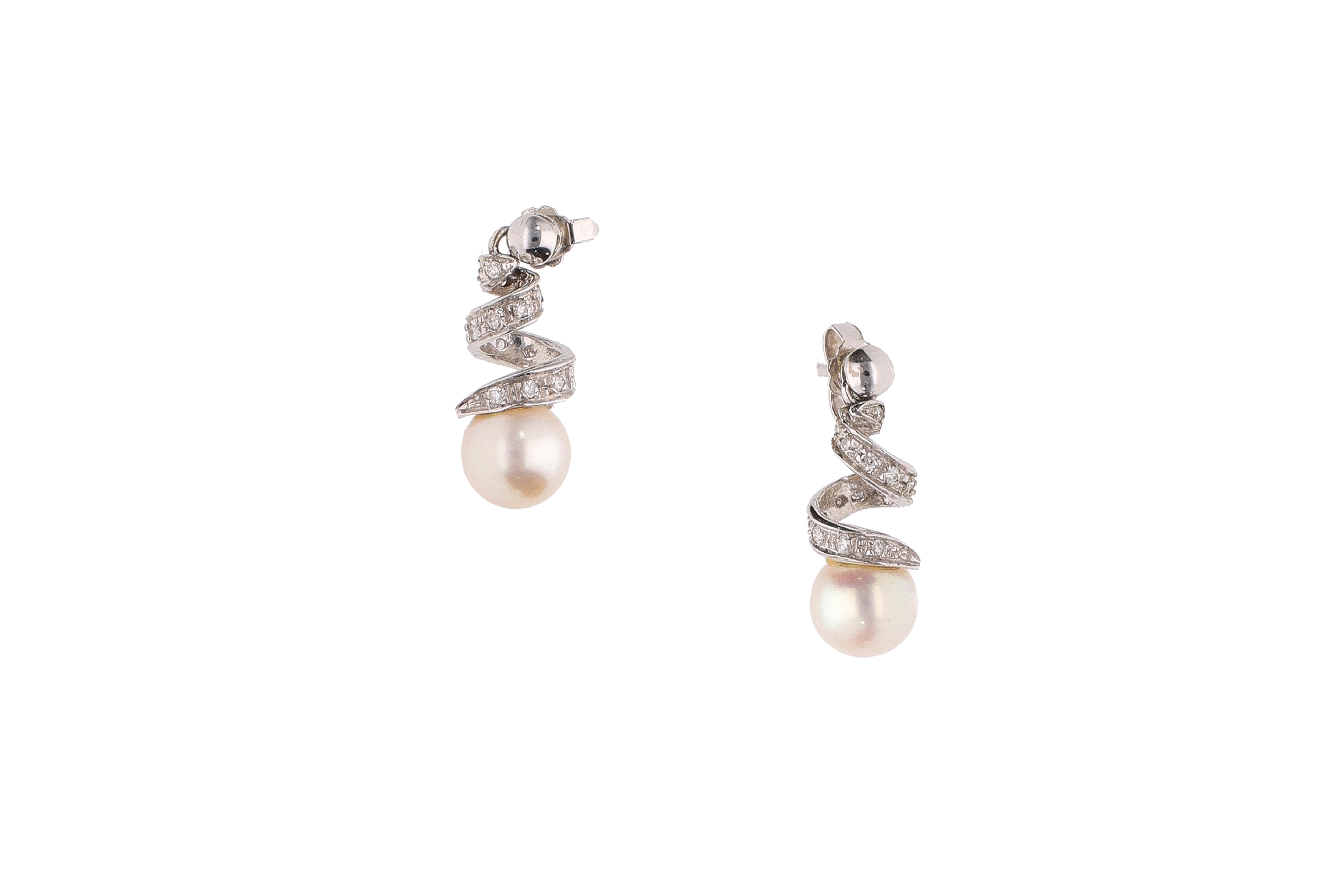 Paio di orecchini pendenti con diamanti e perle coltivate - Asta Preziosi