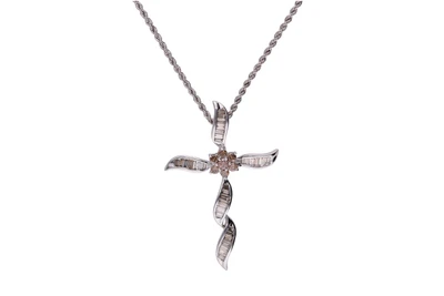 Collana e pendente a forma di croce con diamanti - Asta Presiosi