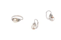 Anello e orecchini con perle coltivate e diamanti - Asta Preziosi Anello e orecchini con perle coltivate e diamanti - Asta Preziosi