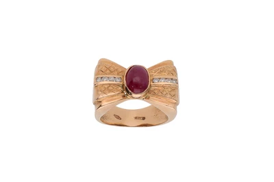Anello con rubino cabochon e diamanti - Asta Preziosi