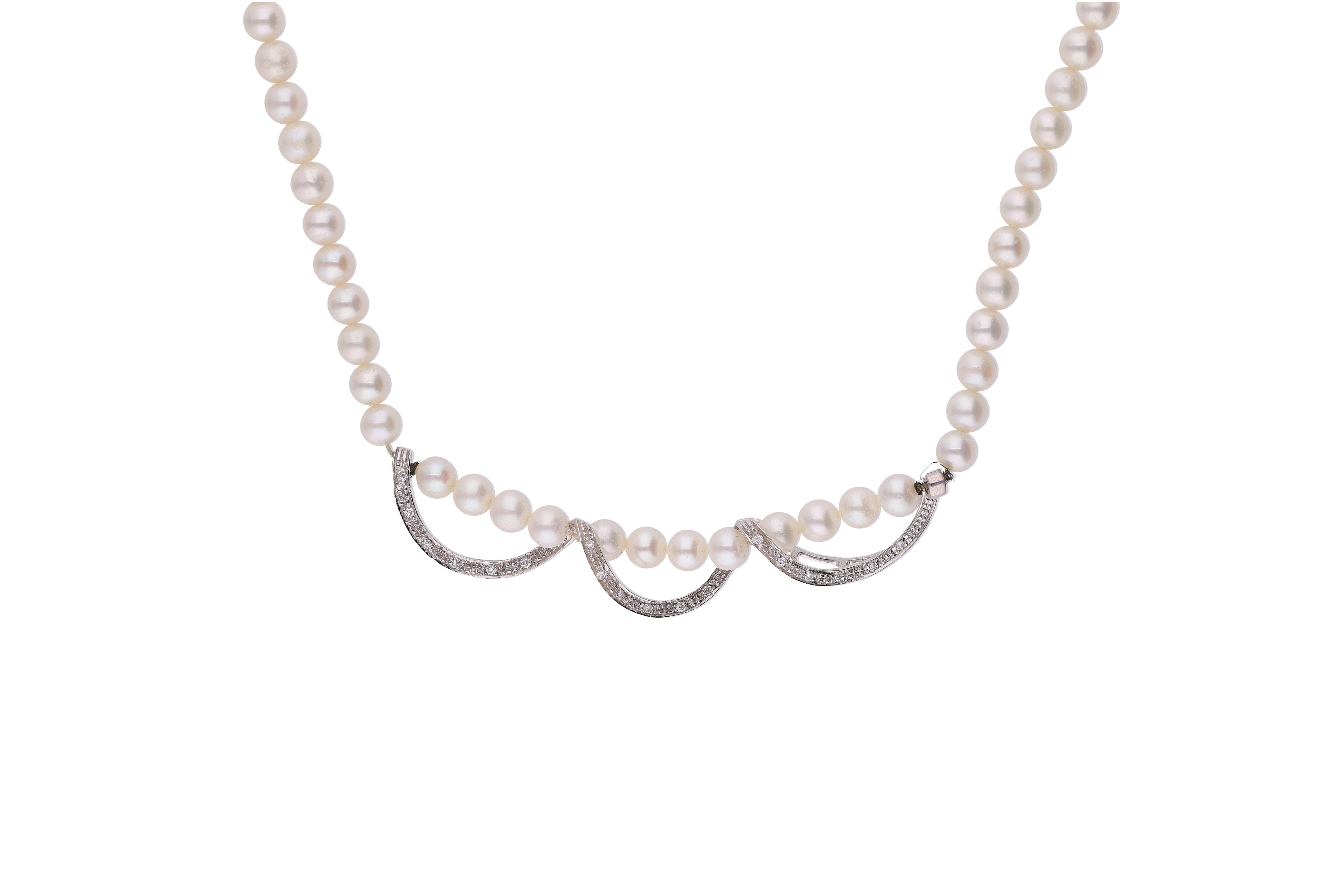 Collier di perle coltivate con centrale impreziosito da diamanti - Asta Preziosi