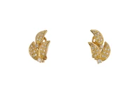 Paio di orecchini con pave' di diamanti - Asta Preziosi