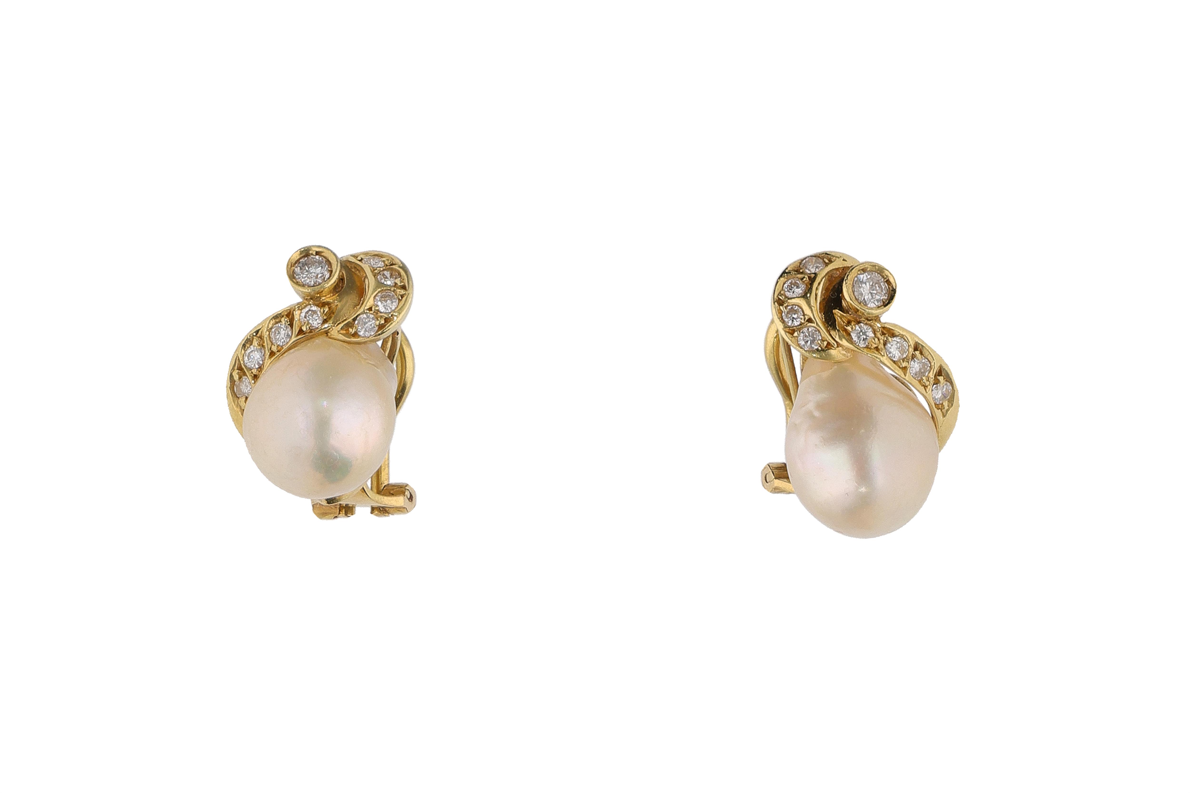 Paio di orecchini con diamanti e perle coltivate - Asta Preziosi