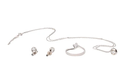 Lotto composto da paio di orecchini, collana e anello con diamanti - Asta Preziosi