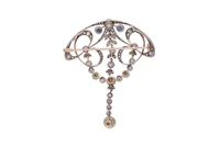 Spilla liberty con diamanti, perle coltivate e pietre blu - Asta Preziosi