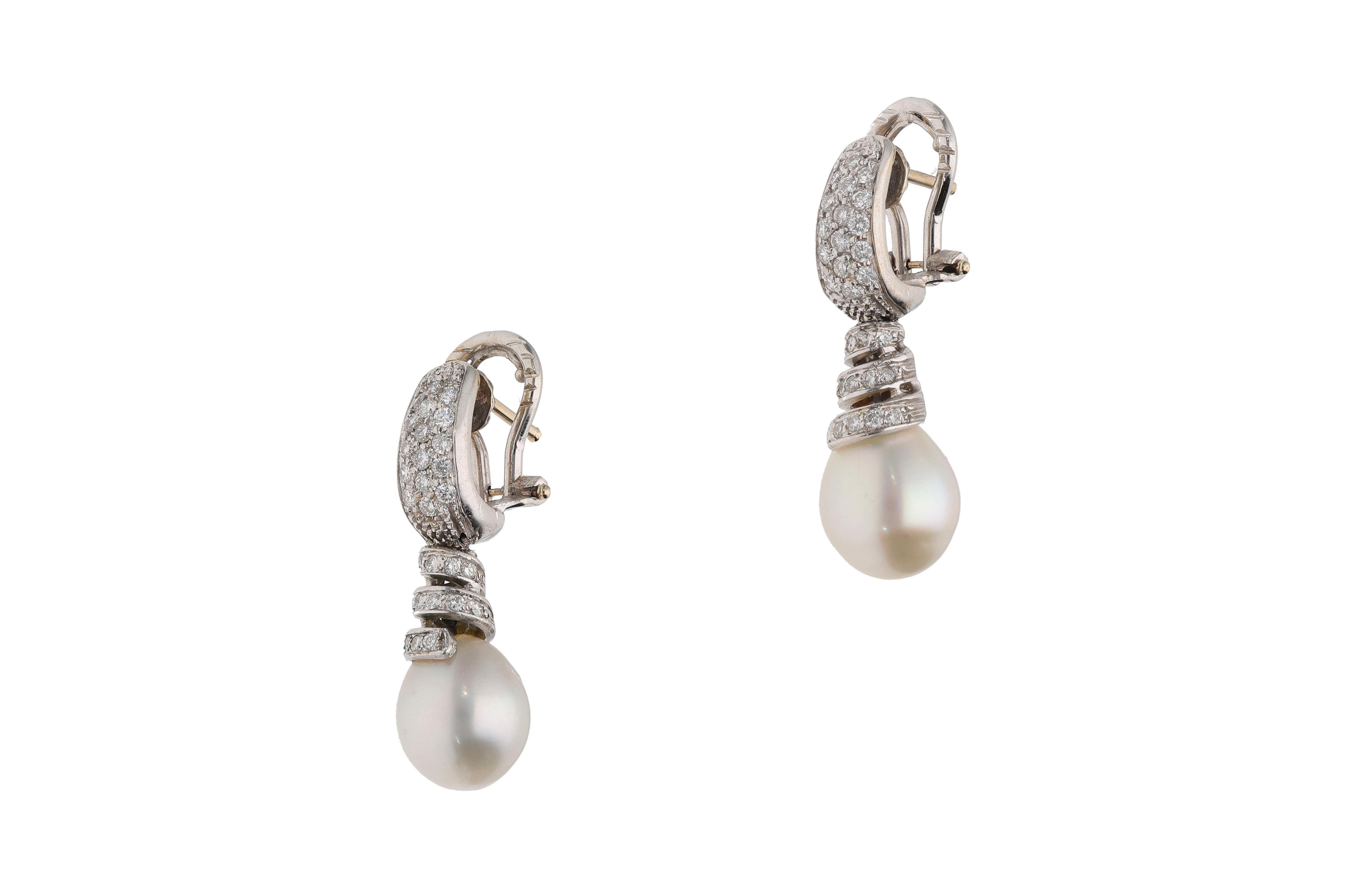 Paio di orecchini con diamanti e perle coltivate - Asta Preziosi