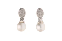 Paio di orecchini a pendenti con perle coltivate e diamanti - Asta Preziosi