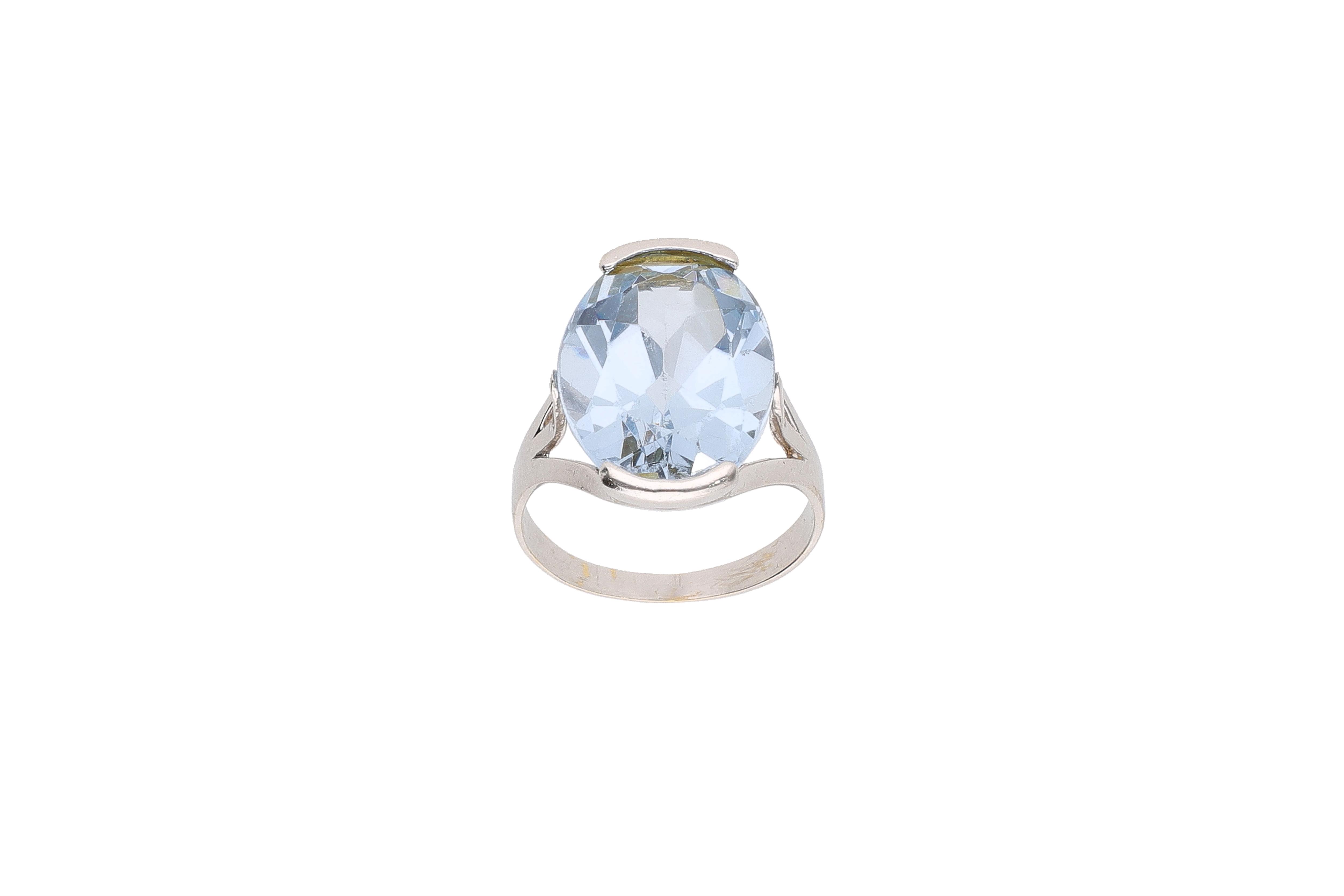 Anello con pietra azzurra - Asta Preziosi