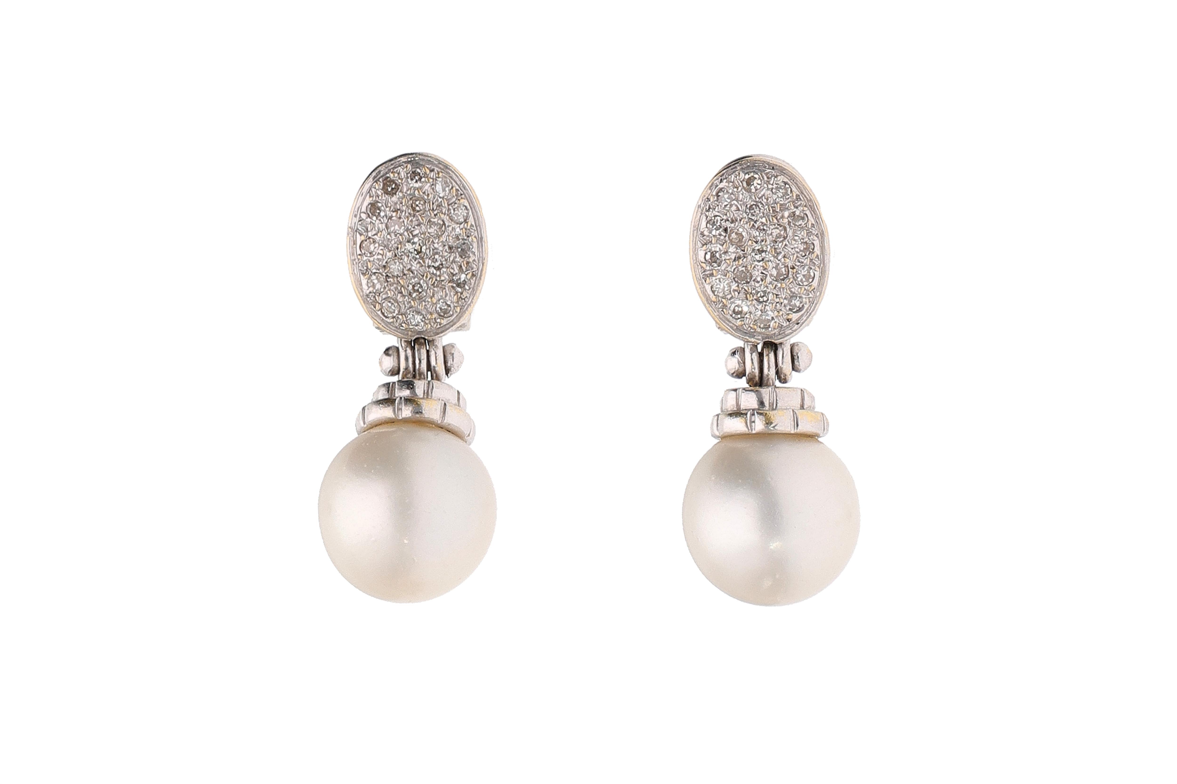 Paio di orecchini a pendenti con perle coltivate e diamanti - Asta Preziosi
