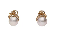 Paio di orecchini con diamanti e perle mabe' - Asta Preziosi