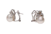 Paio di orecchini con perle coltivate e diamanti - Asta Preziosi Paio di orecchini con perle coltivate e diamanti - Asta Preziosi