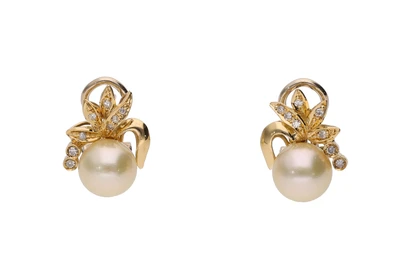 Paio di orecchini con diamanti e perle coltivate - Asta Preziosi