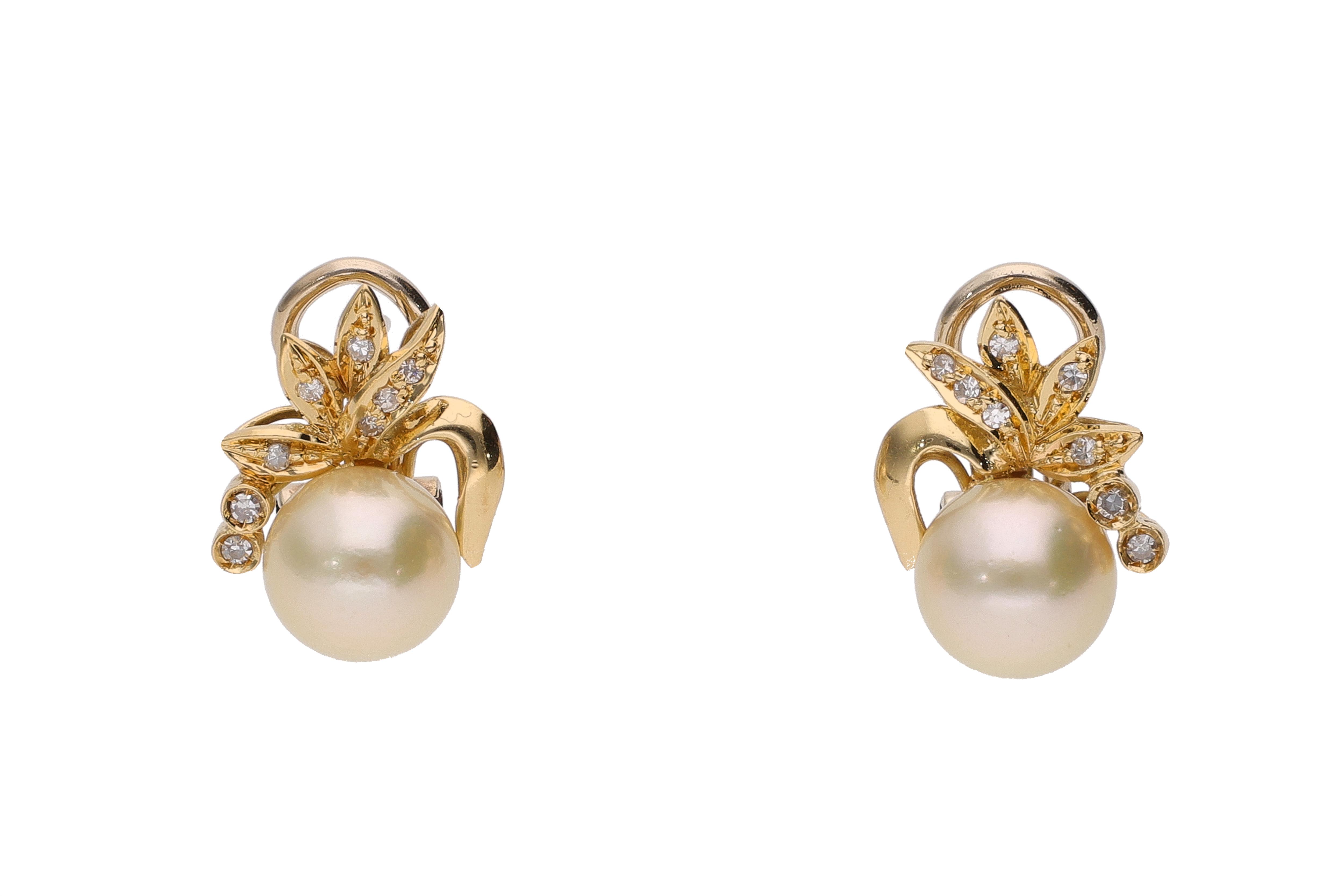 Paio di orecchini con diamanti e perle coltivate - Asta Preziosi