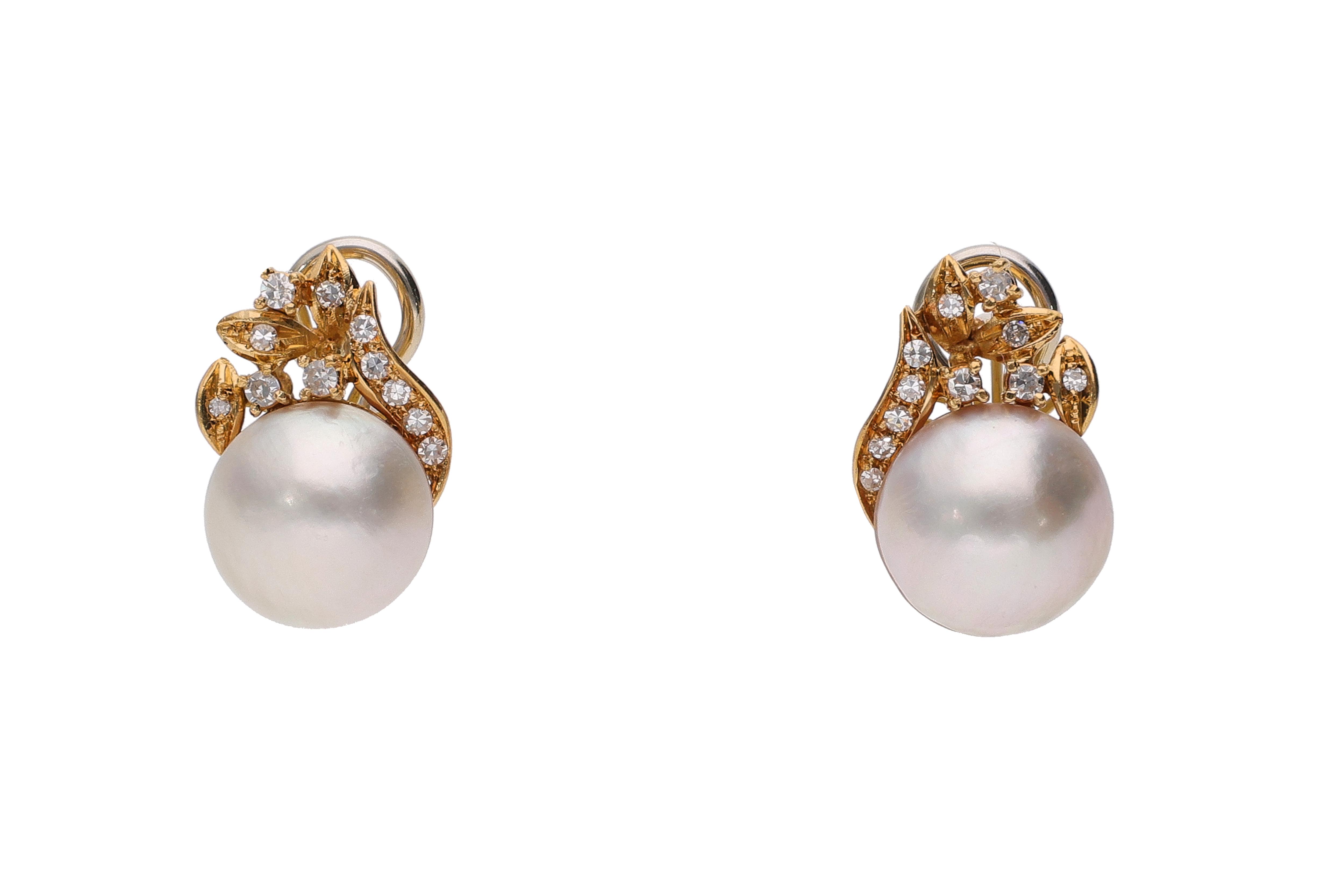 Paio di orecchini con diamanti e perle mabe' - Asta Preziosi