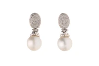 Paio di orecchini pendenti con diamanti e perle coltivate - Asta Preziosi Paio di orecchini pendenti con diamanti e perle coltivate - Asta Preziosi