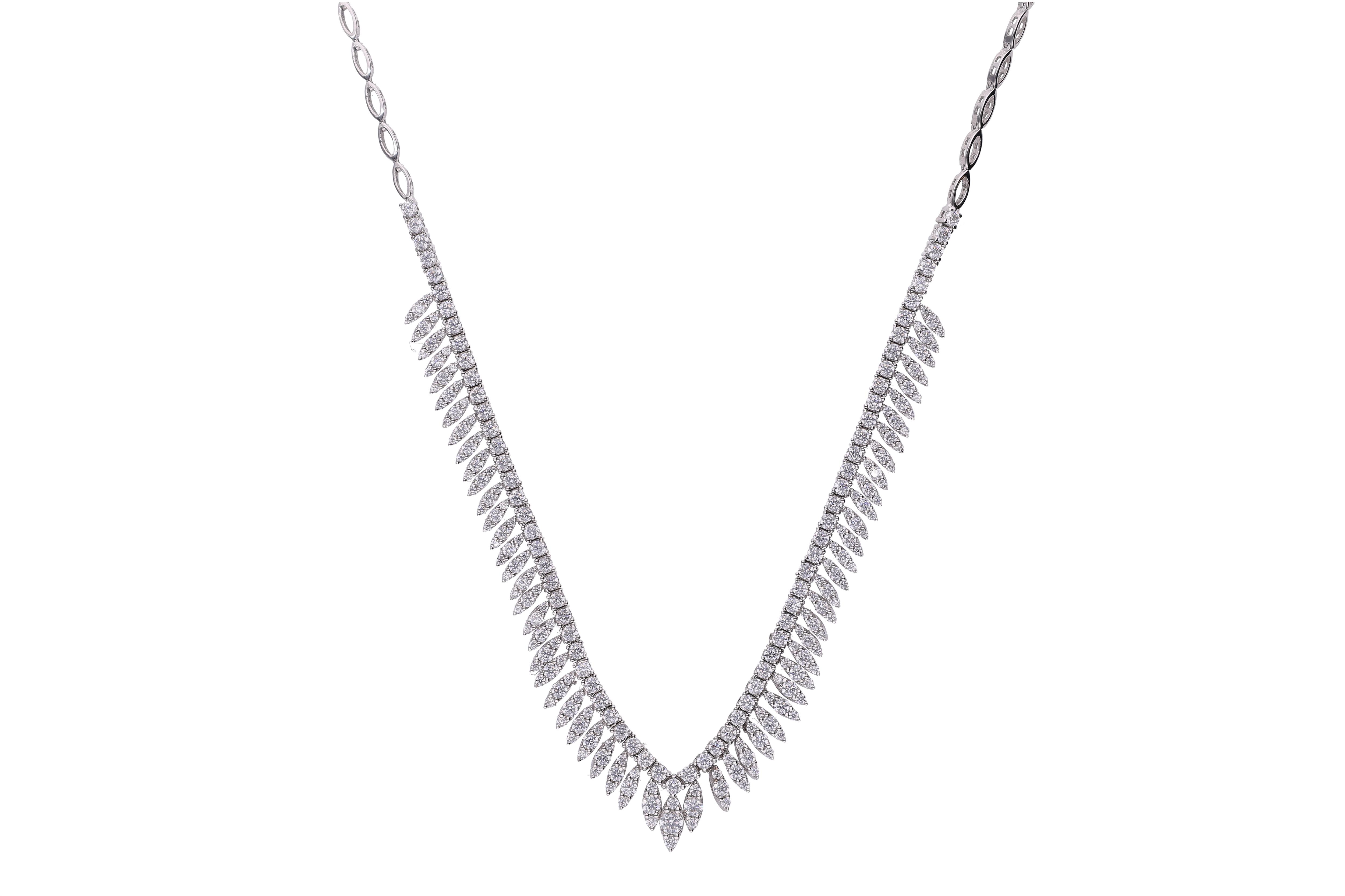 Collier con pietre incolori - Asta Preziosi