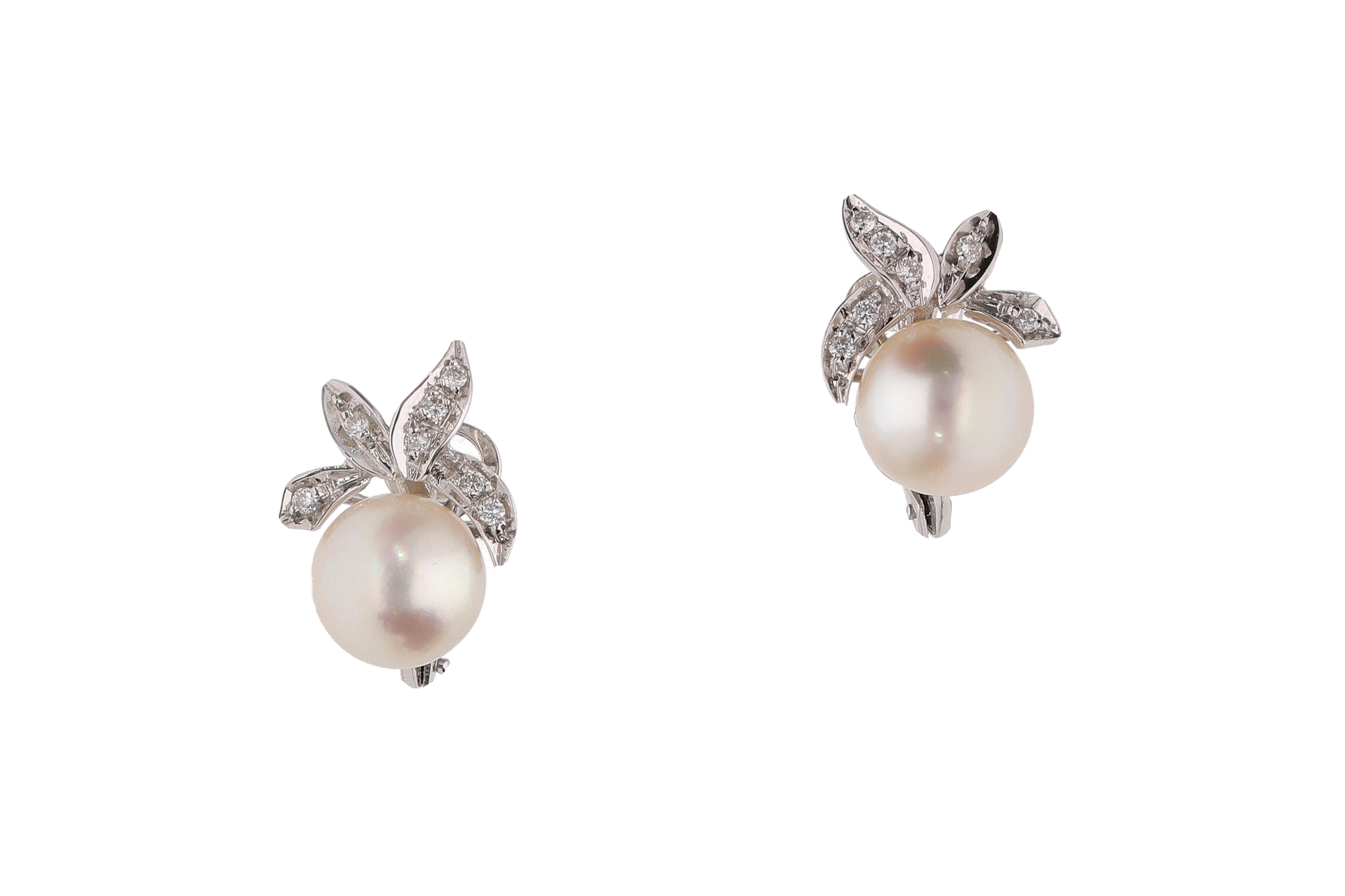 Paio di orecchini con diamanti e perle coltivate - Asta Preziosi