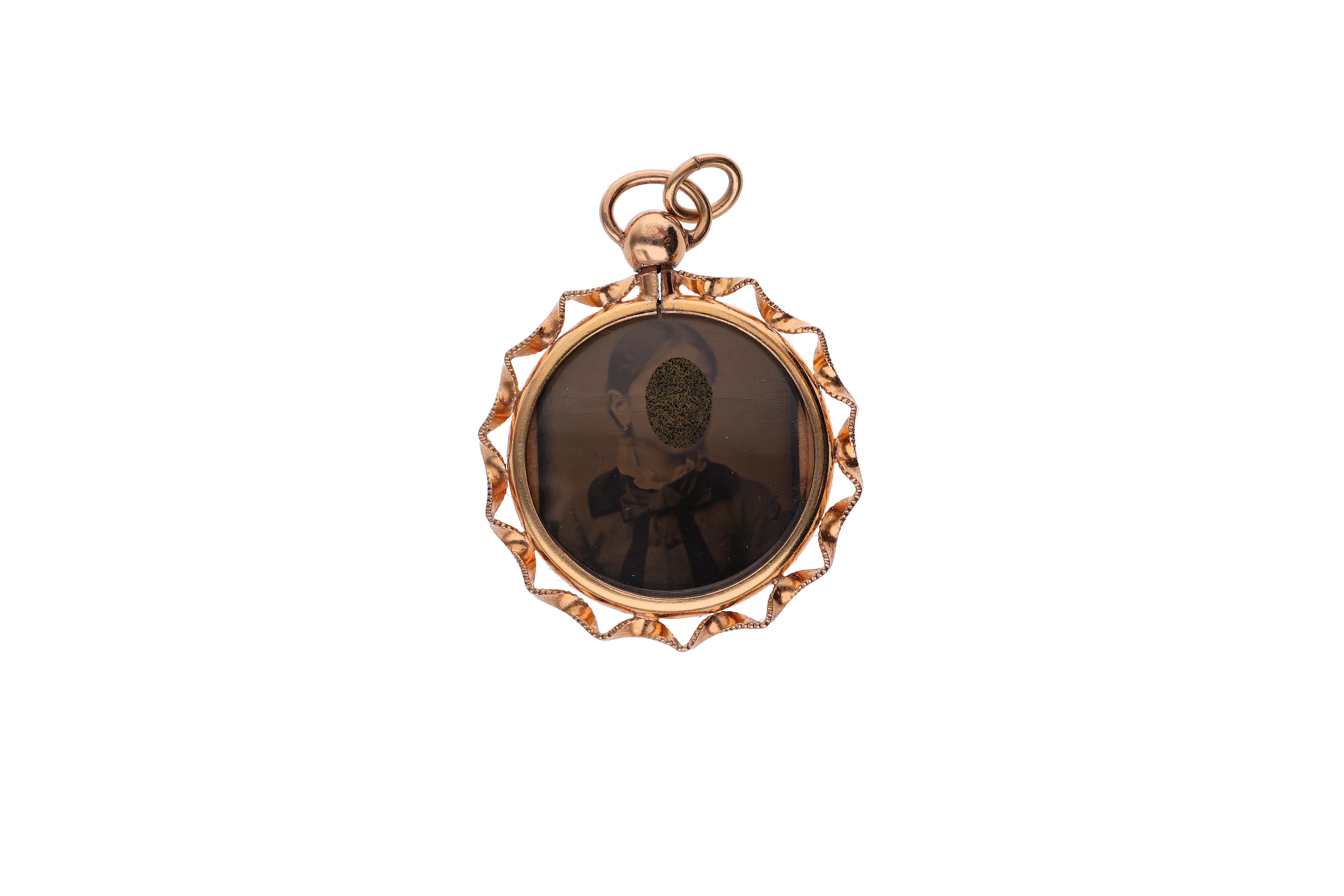 Ciondolo porta ritratti - Asta Preziosi