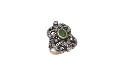 Anello in stile antico con diamanti e smeraldo - Asta Preziosi
