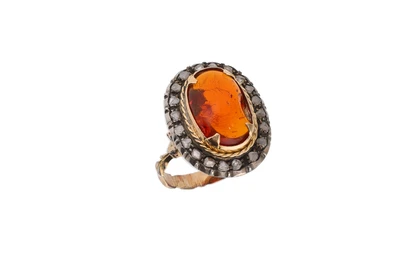 Anello in stile antico con pietra e diamanti - Asta Preziosi