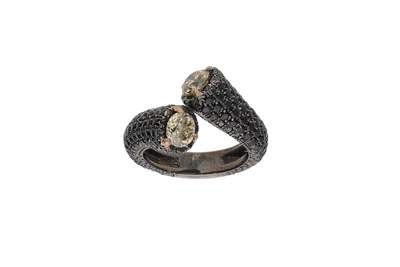 Anello contrarie' con diamanti e pietre - Asta Preziosi Anello contrarie' con diamanti e pietre - Asta Preziosi