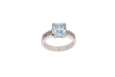 Anello con diamanti e topazio azzurro - Asta Preziosi