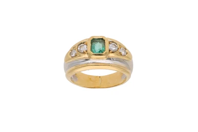 Anello con smeraldo e diamanti - Asta Preziosi