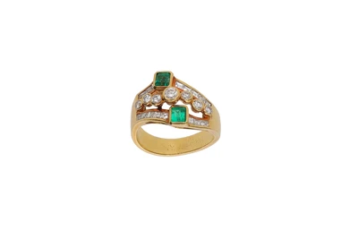 Anello con diamanti e smeraldi - Asta Preziosi