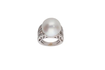Anello con perla coltivata e diamanti - Asta Preziosi Anello con perla coltivata e diamanti - Asta Preziosi