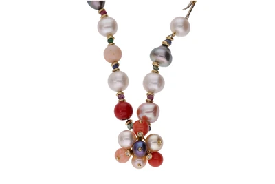 Collana con perle di acqua dolce, coralli e pietre - Asta Preziosi Collana con perle di acqua dolce, coralli e pietre - Asta Preziosi