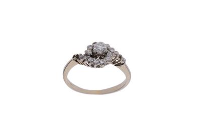 Anello con diamanti e pietra - Asta Preziosi Anello con diamanti e pietra - Asta Preziosi