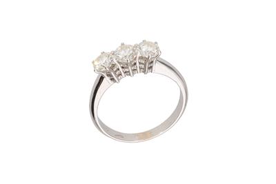 Anello trilogy con diamanti - Asta Preziosi Anello trilogy con diamanti - Asta Preziosi