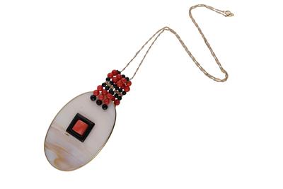 Collana con ciondolo ovale - Asta Preziosi Collana con ciondolo ovale - Asta Preziosi
