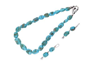 Collana e paio di orecchini con turchese e oro - Asta Preziosi Collana e paio di orecchini con turchese e oro - Asta Preziosi