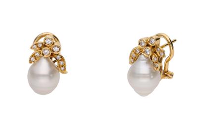 Paio di orecchini con diamanti e perle coltivate - Asta Preziosi Paio di orecchini con diamanti e perle coltivate - Asta Preziosi