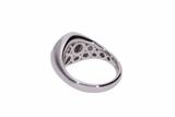 Anello con piccolo cuore e cornice di diamanti - Asta Preziosi Anello con piccolo cuore e cornice di diamanti - Asta Preziosi