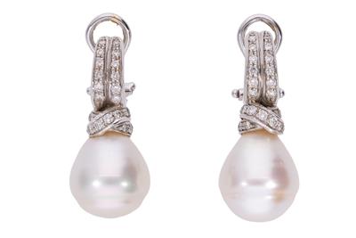 Paio di orecchini con diamanti e perle coltivate - Asta Preziosi Paio di orecchini con diamanti e perle coltivate - Asta Preziosi